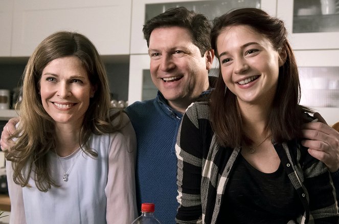 Familie Dr. Kleist - Season 6 - Fremdkörper - Z filmu - Ursula Buschhorn, Francis Fulton-Smith, Lisa-Marie Koroll