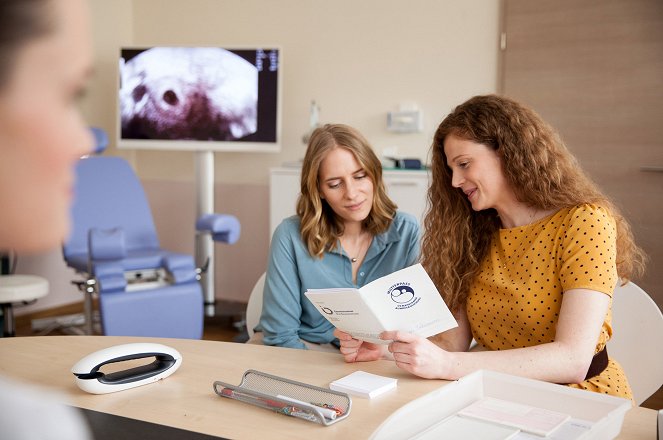 Familie Dr. Kleist - Bauchschmerzen - Filmfotos - Cornelia Ivancan, Anja Antonowicz