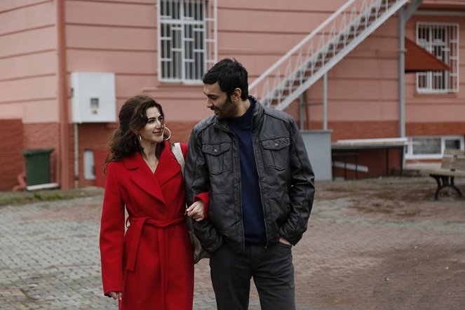 Az én kis családom - Episode 18 - Filmfotók - Nesrin Cavadzade, Mehmet Korhan Fırat