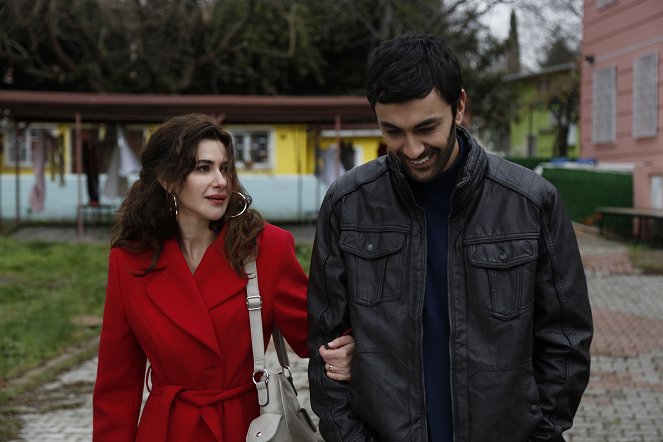 Bizim Hikaye - Episode 18 - De la película - Nesrin Cavadzade, Mehmet Korhan Fırat