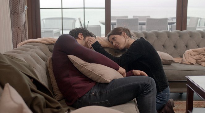 Bizim Hikaye - Episode 18 - Filmfotos - Hazal Kaya