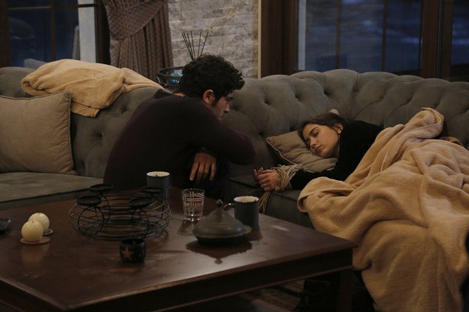 Our Story - Episode 18 - Photos - Burak Deniz, Hazal Kaya