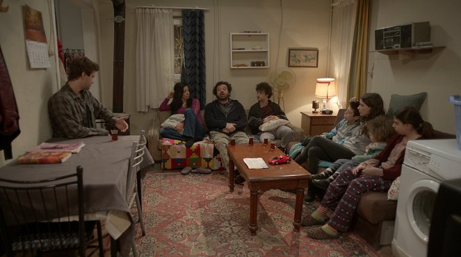 Bizim Hikaye - Episode 19 - Filmfotos - Esra Bezen Bilgin, Reha Özcan, Nejat Uygur, Alp Akar, Hazal Kaya, Zeynep Selimoğlu