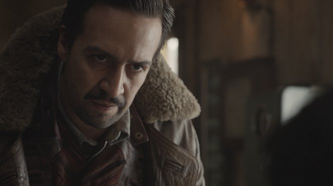 Jeho temné esence - Armour - Z filmu - Lin-Manuel Miranda