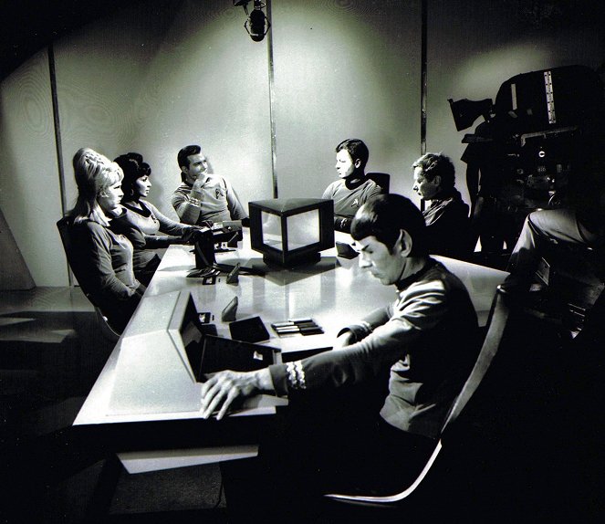 Star Trek - Veszélyeztetett egyedek - Forgatási fotók - Grace Lee Whitney, Nichelle Nichols, William Shatner, DeForest Kelley, Leonard Nimoy