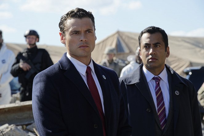 Designated Survivor - Season 1 - The First Day - Photos - Adan Canto, Kal Penn