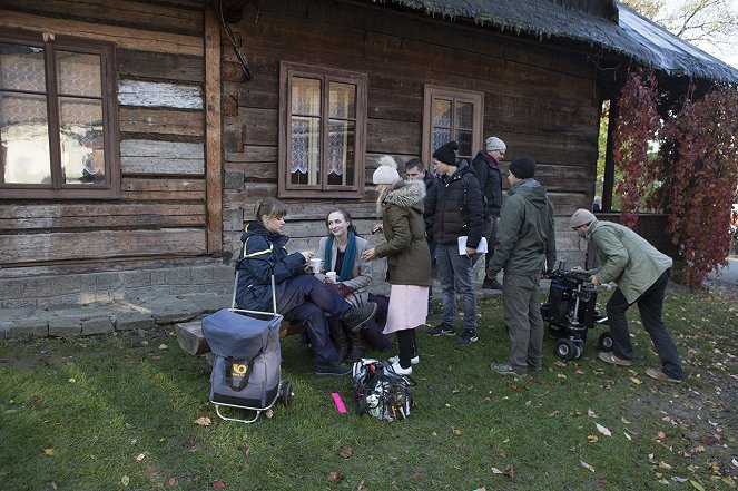 Strážmistr Topinka - Zločin v knihovně - De filmagens - Jenovéfa Boková, Elizaveta Maximová