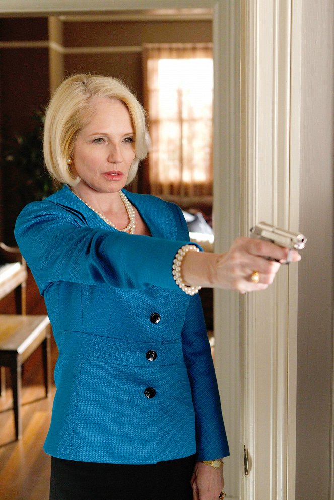 The New Normal - Pilot - Photos - Ellen Barkin