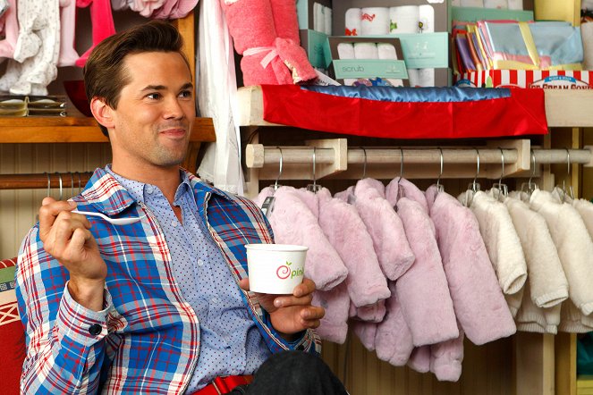 The New Normal - Baby Clothes - Van film - Andrew Rannells