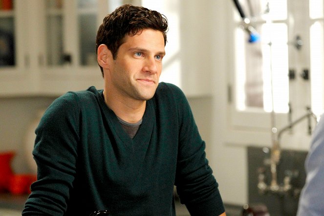 The New Normal - Baby Clothes - Z filmu - Justin Bartha