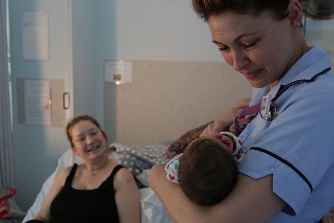 Promi-Hebamme: Emma Willis auf der Babystation - Filmfotos