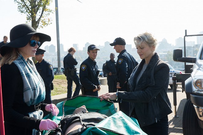 Motive - Season 4 - The Vanishing Policeman - Photos - Kristin Lehman