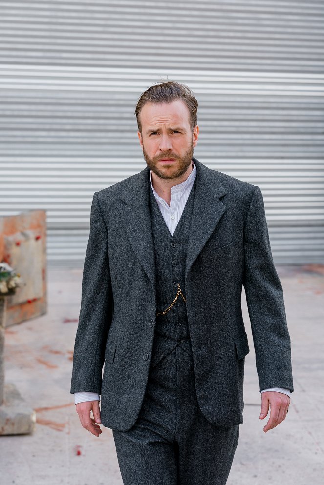 The War of the Worlds - Promo - Rafe Spall