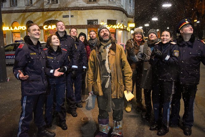 CopStories: Stille Nacht - Photos - Michael Steinocher, Barbara Kaudelka, Holger Schober, David Miesmer, Claudia Kottal, Murathan Muslu, Reinhold G. Moritz, Martin Zauner, Serge Falck, Kristina Bangert, Martin Leutgeb