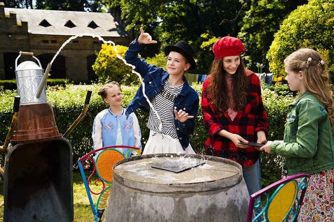 Four Enchanted Sisters - Photos - Leonore von Berg, Hedda Erlebach, Laila Padotzke, Lilith Julie Johna