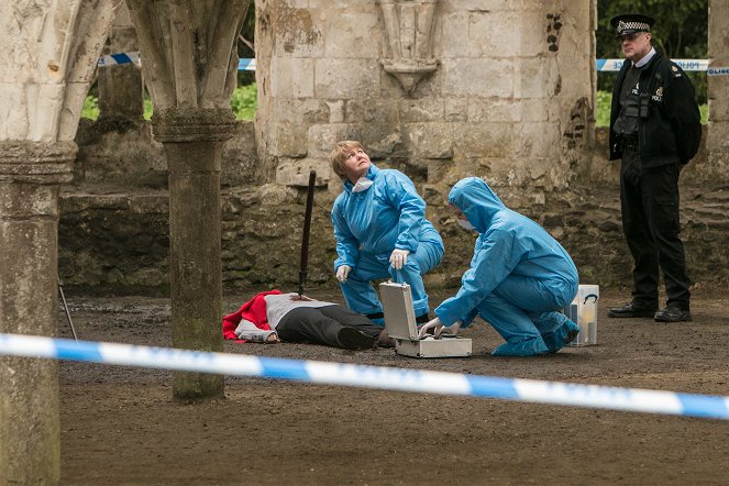 A Midsomer gyilkosságok - Season 20 - A Causton-i kolostor szelleme - Filmfotók - Annette Badland