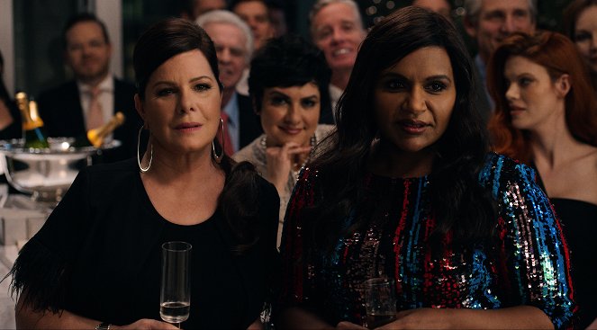 The Morning Show - No One´s Gonna Harm You, Not While I´m Around - Van film - Marcia Gay Harden, Mindy Kaling