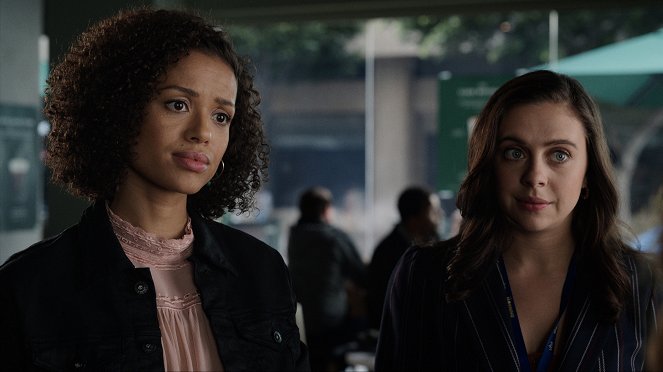 The Morning Show - No One´s Gonna Harm You, Not While I´m Around - De la película - Gugu Mbatha-Raw, Bel Powley