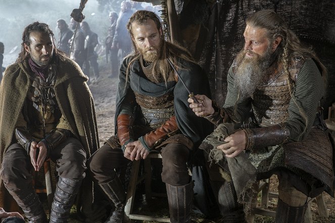 Vikings - Ghosts, Gods and Running Dogs - Photos