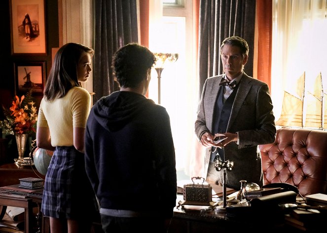 Legacies - It Will All Be Painfully Clear Soon Enough - Photos - Alexis Denisof