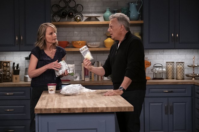Mad About You - Season 8 - Restraining Orders and Puppies - Photos - Helen Hunt, Paul Reiser