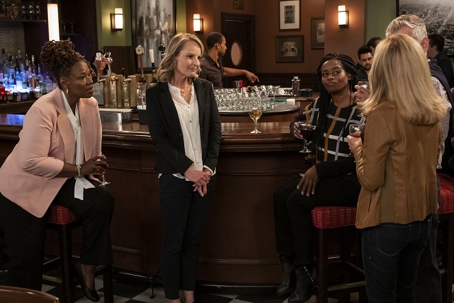 Mad About You - Season 8 - Restraining Orders and Puppies - Photos - Helen Hunt