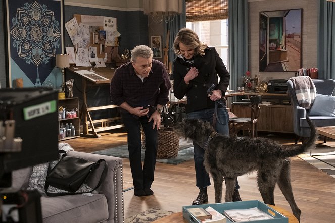 Mad About You - Season 8 - Monkeys, Lies and Withholding - Photos - Paul Reiser, Helen Hunt