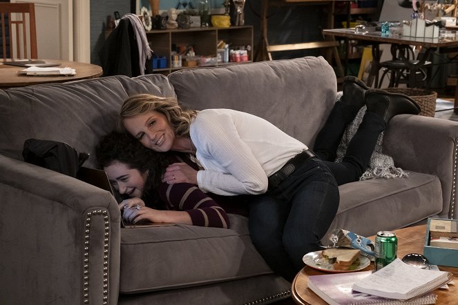 Mad About You - Season 8 - Monkeys, Lies and Withholding - Photos - Helen Hunt