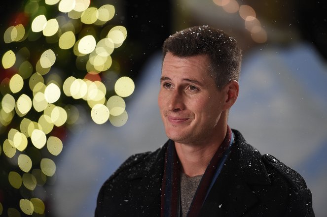 Wrapped Up In Christmas - Do filme - Brendan Fehr