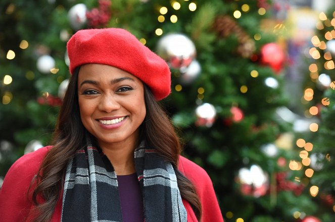 Wrapped Up In Christmas - Promokuvat - Tatyana Ali