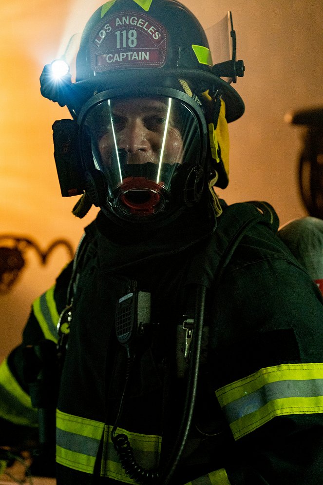 911 L.A. - Utóhatás - Filmfotók - Peter Krause