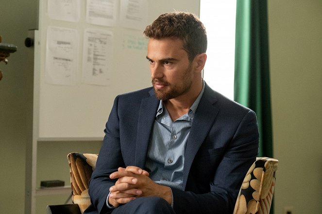 Lying and Stealing - Photos - Theo James