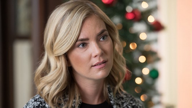 A Christmas in Royal Fashion - Photos - Cindy Busby