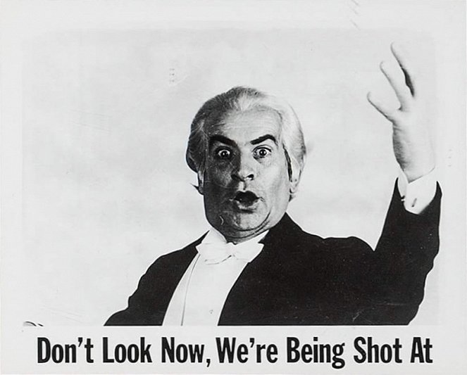 Don't Look Now: We're Being Shot At - Lobby Cards - Louis de Funès