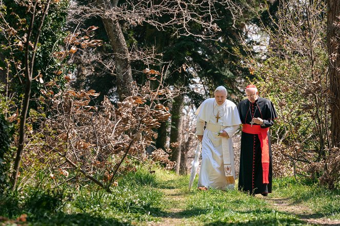 Die zwei Päpste - Filmfotos - Anthony Hopkins, Jonathan Pryce