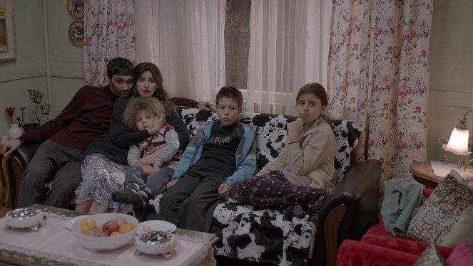 Bizim Hikaye - Episode 22 - Film - Mehmet Korhan Fırat, Nesrin Cavadzade, Ömer Sevgi, Alp Akar, Zeynep Selimoğlu