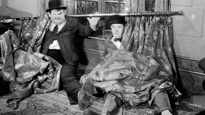 Another Fine Mess - Z filmu - Oliver Hardy, Stan Laurel
