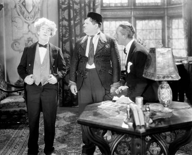 Endstation Villa Bockschuss - Filmfotos - Stan Laurel, Oliver Hardy