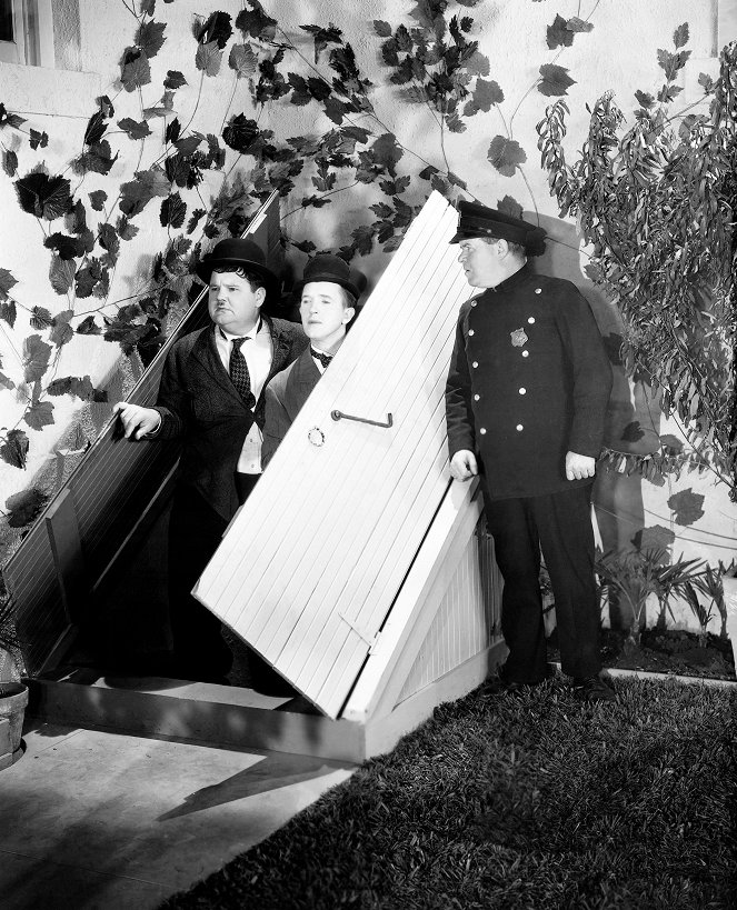 Endstation Villa Bockschuss - Filmfotos - Oliver Hardy, Stan Laurel