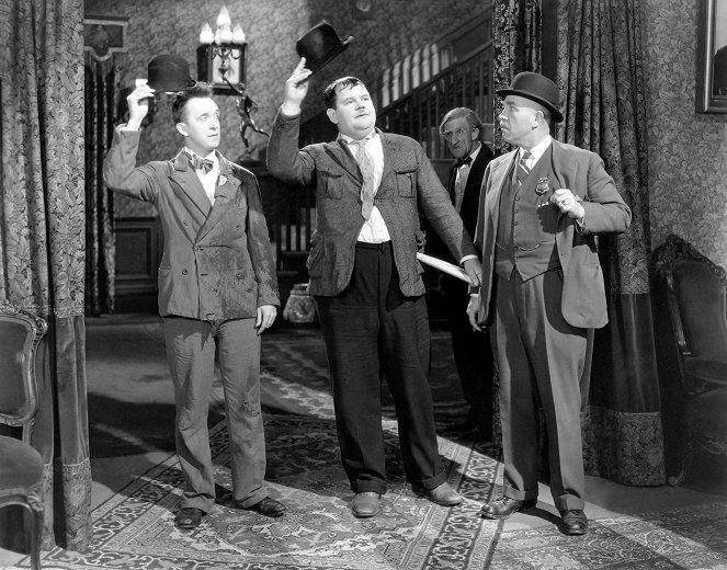 Die Nacht im Mordhaus - Filmfotos - Stan Laurel, Oliver Hardy