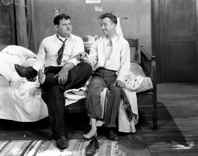 Die Nacht des Grauens - Filmfotos - Oliver Hardy, Stan Laurel