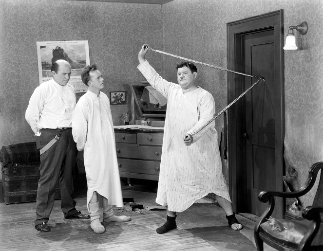 Die Nacht des Grauens - Filmfotos - Stan Laurel, Oliver Hardy