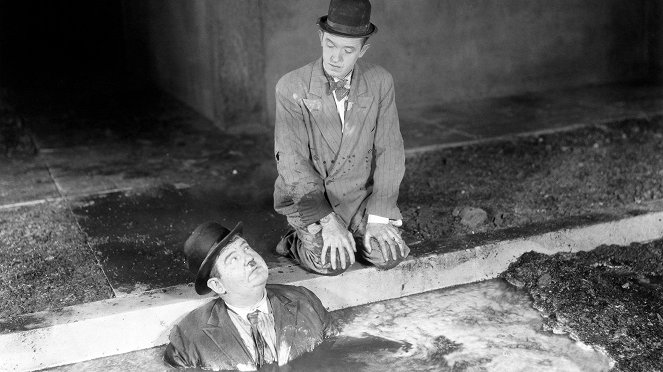 Die Nacht des Grauens - Filmfotos - Oliver Hardy, Stan Laurel