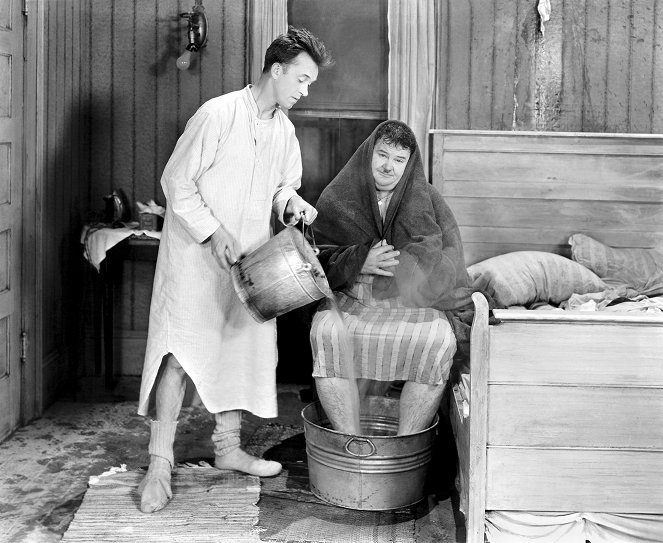 Das feuchte Hotelbett - Filmfotos - Stan Laurel, Oliver Hardy