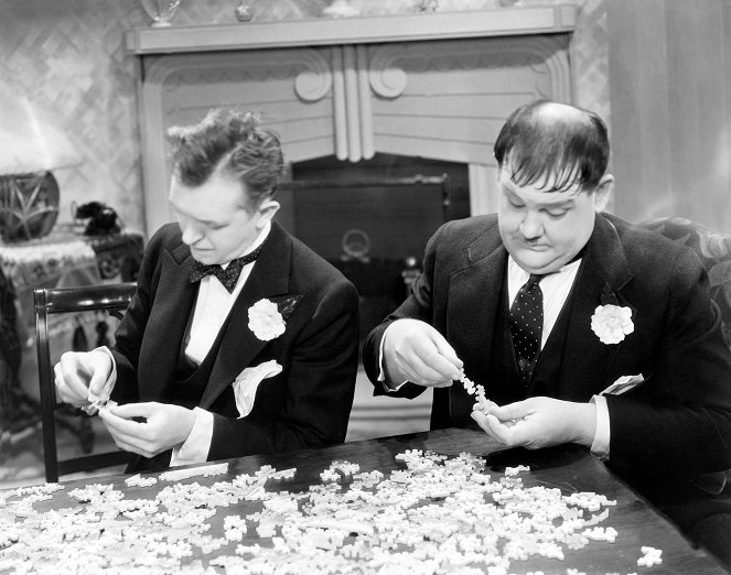 Collars and Cuffs - Z filmu - Stan Laurel, Oliver Hardy