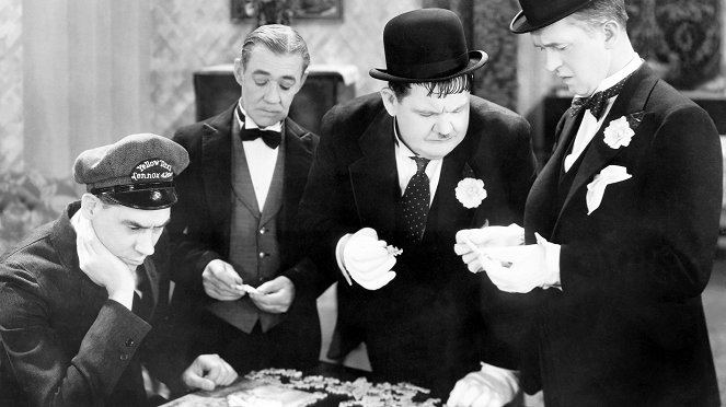 Verspielte Millionen - Filmfotos - Oliver Hardy, Stan Laurel