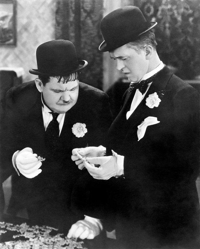 Verspielte Millionen - Filmfotos - Oliver Hardy, Stan Laurel