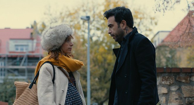 Příliš osobní známost - De la película - Tatiana Dyková, Janko Popovic Volaric