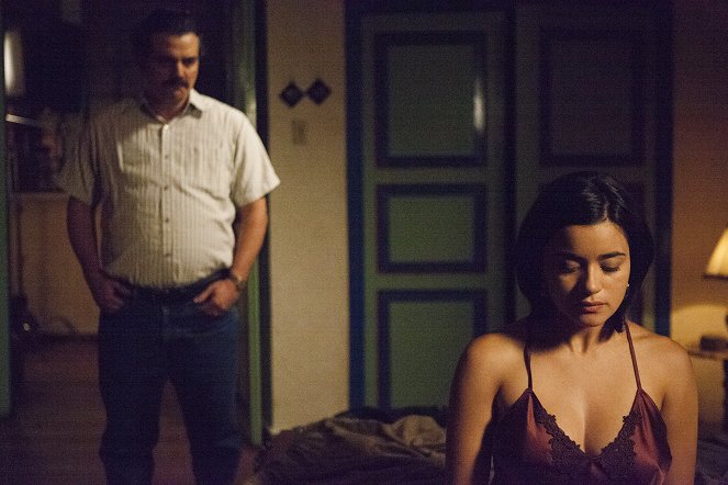 Narcos - Season 2 - Dobry, zły i martwy - Z filmu - Wagner Moura, Paulina Gaitan