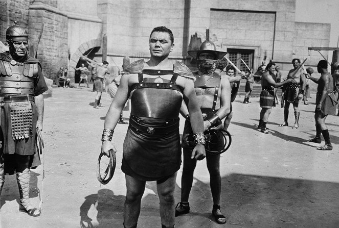 Demetrius and the Gladiators - Photos - Ernest Borgnine
